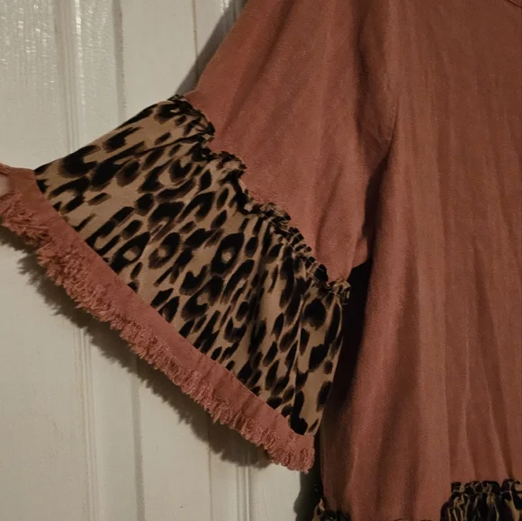 UMGEE BURNT ORANGE, LEOPARD ACCENTS, 3/4 SLEEVE TOP. SIZE MEDIUM - Picture 2 of 6